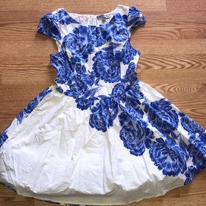 White Dress with royal blue floral print. Size L